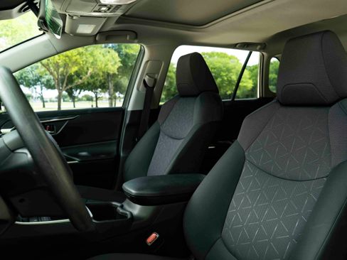 Used 2024 Toyota RAV4 XLE w/ Convenience Package FWD image 17