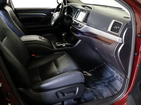 Used 2019 Toyota Highlander Limited Platinum AWD/4WD image 38