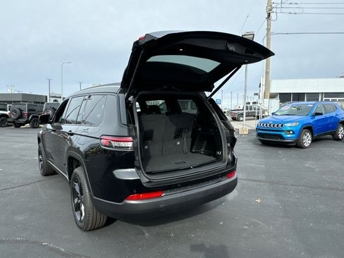 New 2025 Jeep Grand Cherokee L Limited w/ Black Appearance Package AWD/4WD image 19