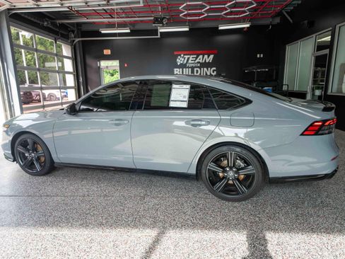 Used 2025 Honda Accord Sport image 2