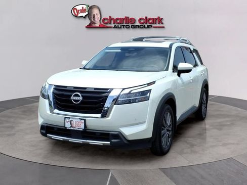 Used 2024 Nissan Pathfinder SL w/ SL Premium Package FWD image 1