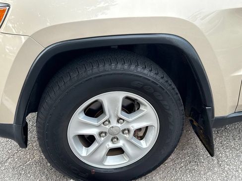 Used 2014 Jeep Grand Cherokee Laredo w/ Security & Convenience Group AWD/4WD image 2