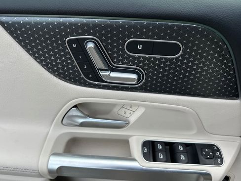 New 2025 Mercedes-Benz GLB 250 4MATIC image 10