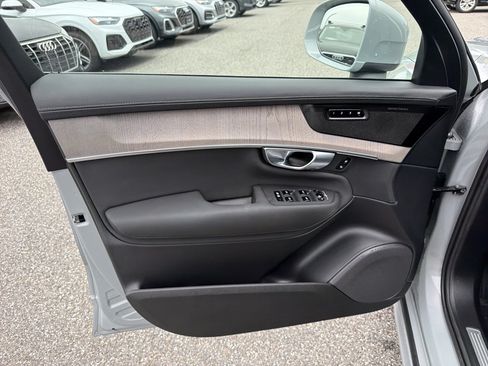 Certified 2025 Volvo XC90 T8 Ultra w/ Protection Package Premier AWD/4WD image 5