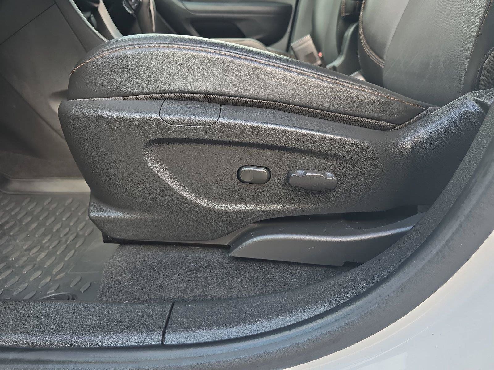 Used 2019 Chevrolet Trax LT w/ LT Convenience Package AWD/4WD image 21