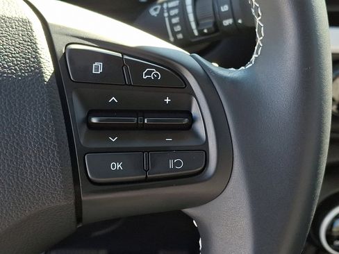 Certified 2024 Hyundai Venue Limited image 19