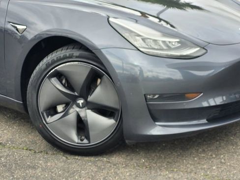 Used 2019 Tesla Model 3 Mid Range image 9