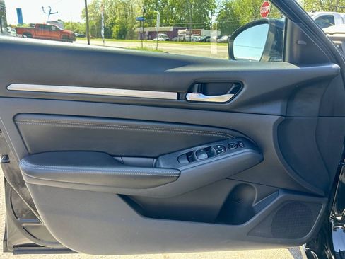 Used 2019 Nissan Altima 2.5 SV FWD image 12