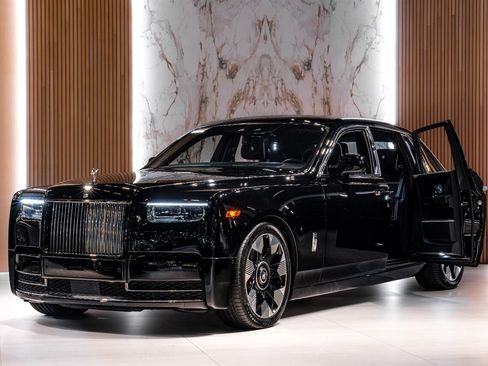 Used 2024 Rolls-Royce Phantom Sedan image 2