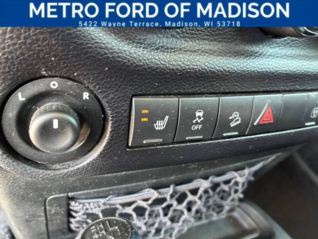 Used 2015 Jeep Wrangler Sahara AWD/4WD image 19