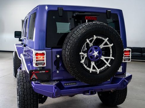 Used 2018 Jeep Wrangler Unlimited Sahara image 24