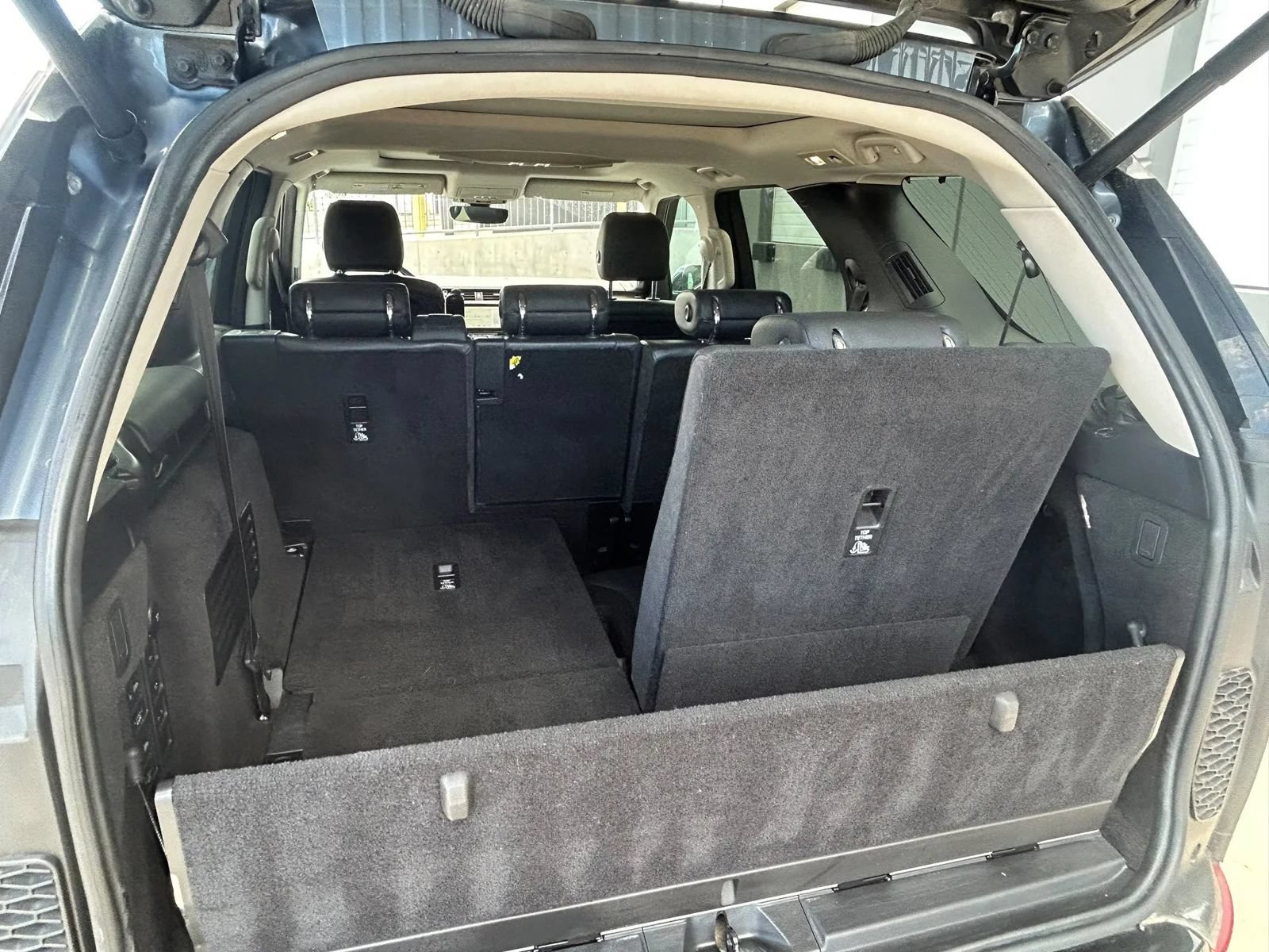 Used 2019 Land Rover Discovery HSE AWD/4WD image 14