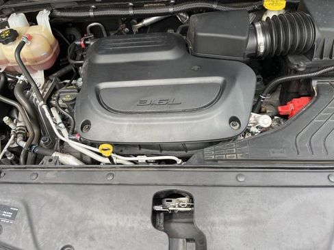 Used 2023 Chrysler Pacifica Touring-L FWD image 23