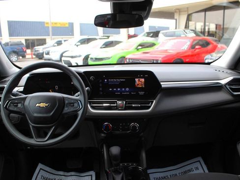 Used 2025 Chevrolet TrailBlazer LT FWD image 19