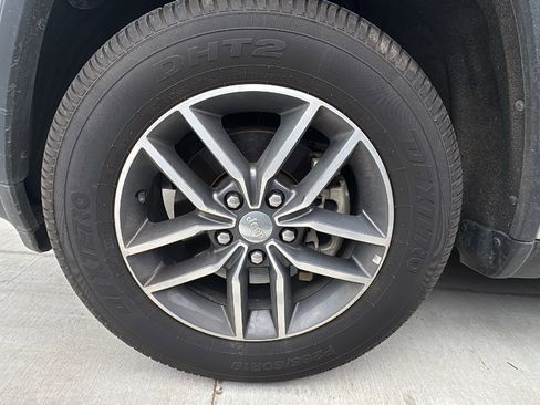 Used 2018 Jeep Grand Cherokee Laredo image 17