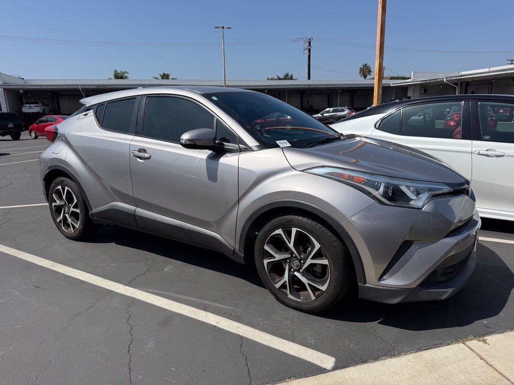 Used 2018 Toyota C-HR XLE FWD image 1