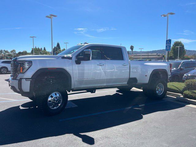 Used 2024 GMC Sierra 3500 Denali Ultimate AWD/4WD image 4