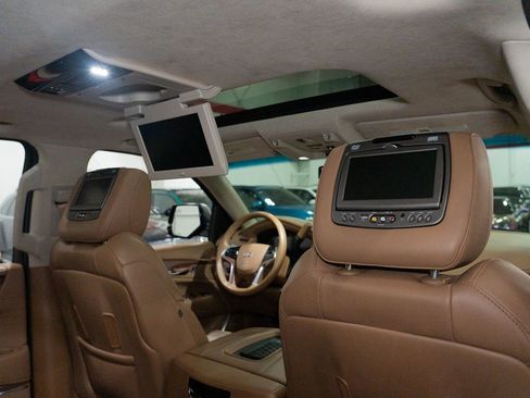 Used 2016 Cadillac Escalade ESV Platinum AWD/4WD image 43