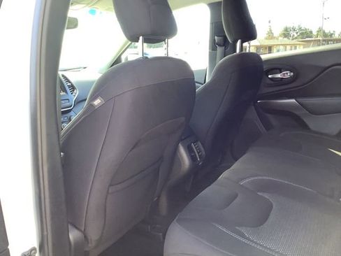 Used 2021 Jeep Cherokee Latitude image 23