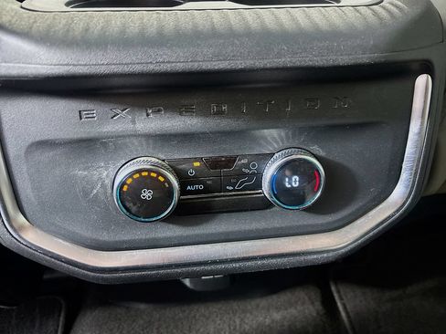 Used 2025 Ford Expedition Active RWD image 25