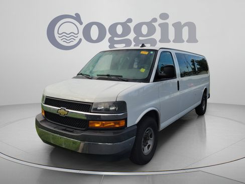 Used 2018 Chevrolet Express 3500 LT w/ LT Preferred Equipment Group RWD image 2