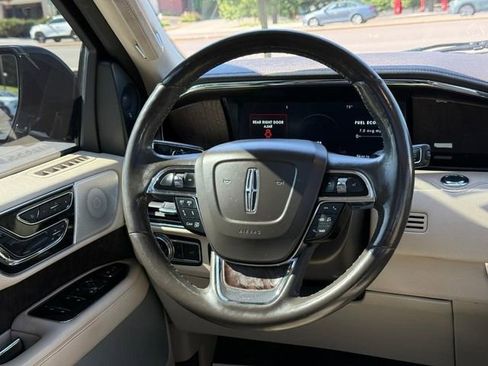 Used 2021 Lincoln Navigator Reserve w/ Luxury Package AWD/4WD image 13