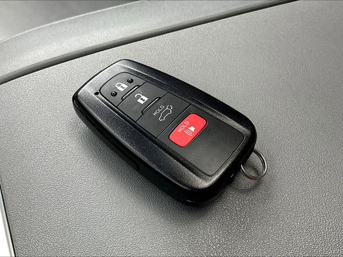 Used 2022 Toyota Highlander XLE AWD/4WD image 14