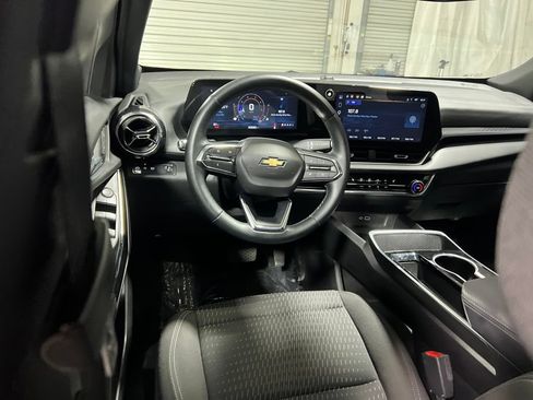 Used 2025 Chevrolet Equinox LT FWD image 19