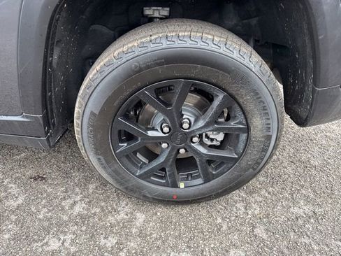 Used 2026 Jeep Grand Cherokee Altitude image 10