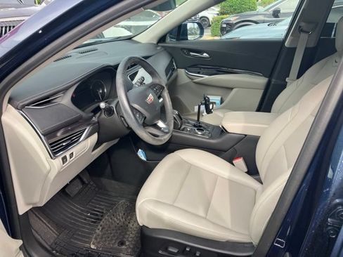 Used 2019 Cadillac XT4 Luxury FWD image 3