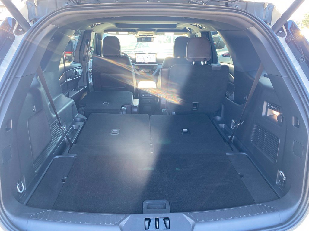 Used 2025 Ford Explorer Platinum w/ Ultimate Package RWD image 11