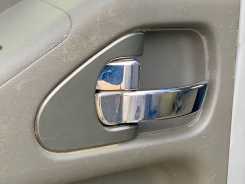 Used 2012 Nissan Frontier SV image 45