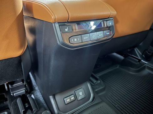 New 2025 Toyota Highlander Platinum image 16