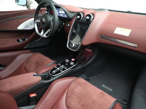 Used 2023 McLaren GT image 24