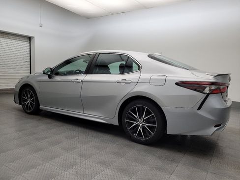 Used 2021 Toyota Camry SE image 3