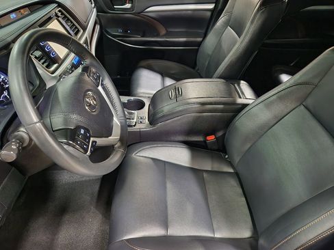 Used 2019 Toyota Highlander XLE image 31