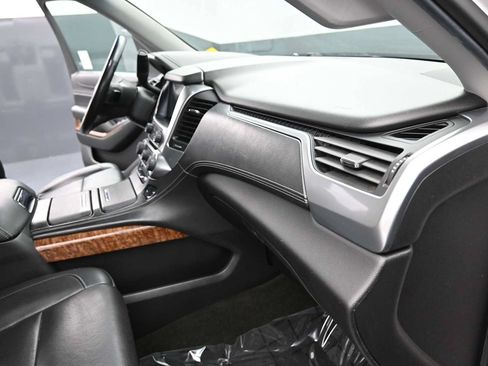 Used 2017 Chevrolet Suburban Premier AWD/4WD image 16