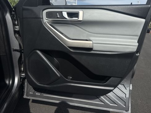 Used 2022 Ford Explorer XLT w/ Equipment Group 202A AWD/4WD image 25