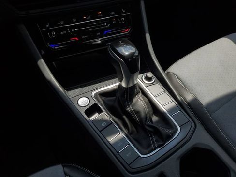 Used 2025 Volkswagen Jetta SE w/ Sunroof Package FWD image 22