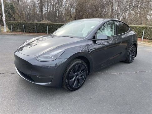Used 2025 Tesla Model Y Long Range image 3