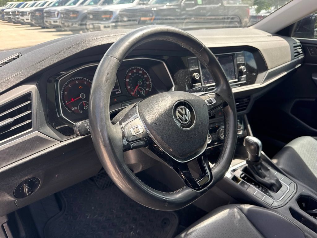 Used 2020 Volkswagen Jetta SE w/ SE Cold Weather Package FWD image 9
