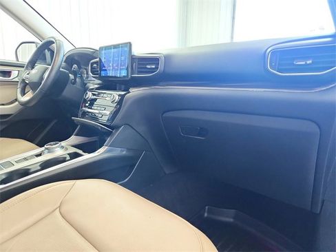 Used 2022 Ford Explorer Limited image 44