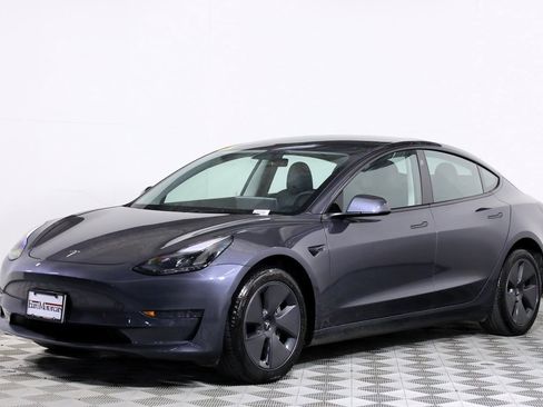 Used 2023 Tesla Model 3 Standard Range image 3