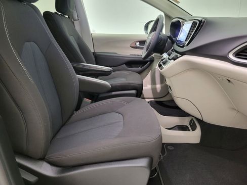 Used 2024 Chrysler Voyager LX FWD image 34