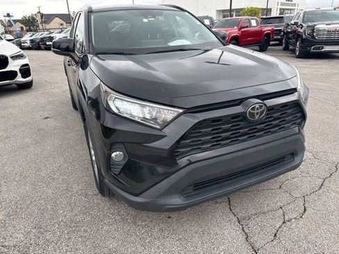 Used 2020 Toyota RAV4 XLE image 6