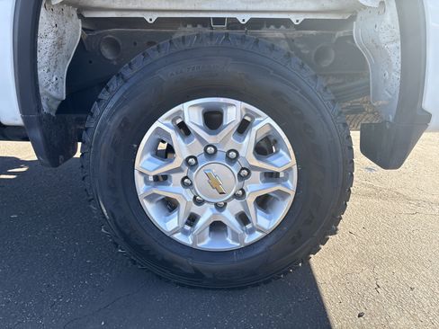 Used 2021 Chevrolet Silverado 2500 LT w/ Z71 Off-Road Package image 13