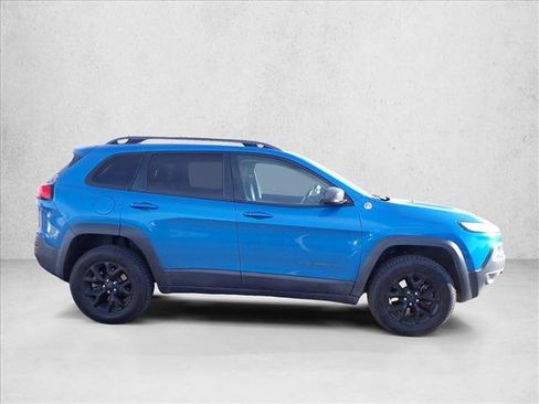 Used 2018 Jeep Cherokee Trailhawk w/ Cold Weather Group image 14