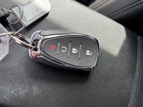 Used 2025 Chevrolet Trax LT FWD image 20