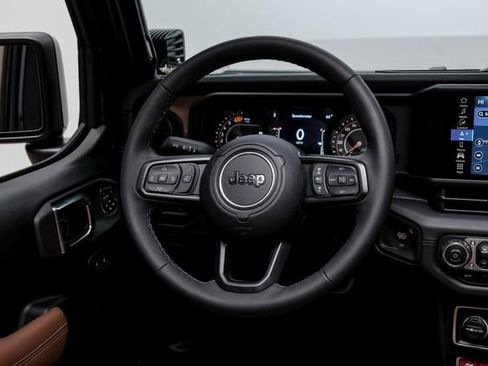 Used 2025 Jeep Wrangler Unlimited Rubicon w/ Technology Group image 52