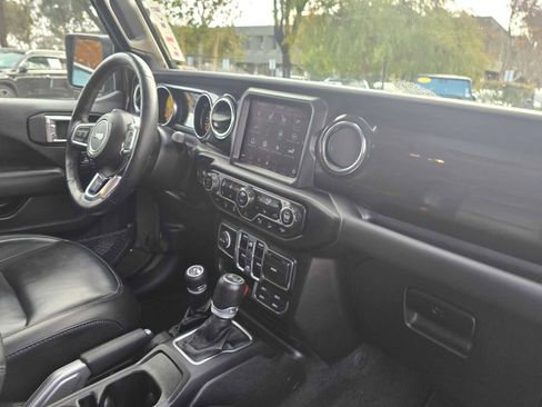 Used 2021 Jeep Wrangler Unlimited Sahara image 12